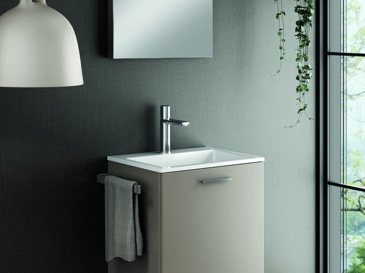 Smal fonteinmeubel voor het toilet