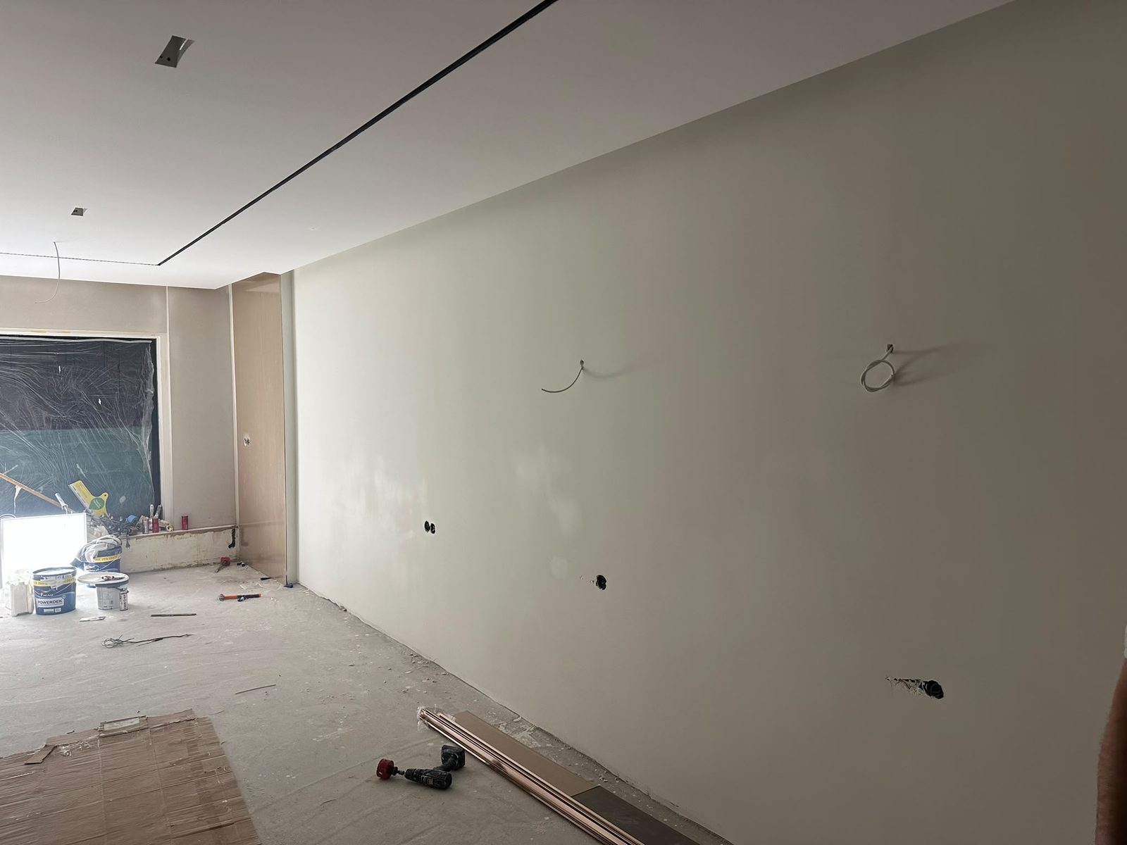 Verbouwing kapsalon Zaandam: Lichtlijn strak in het plafond weggewerkt